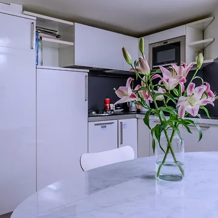 דירה Duomo 8 Min Walk - Sauna Privata, Design & Wi-fi *