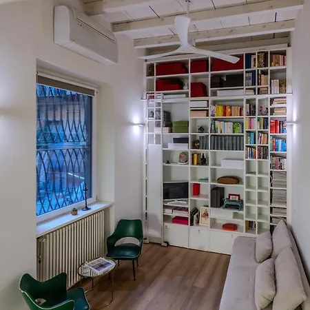 Duomo 8 Min Walk - Sauna Privata, Design & Wi-fi Apartment Milan